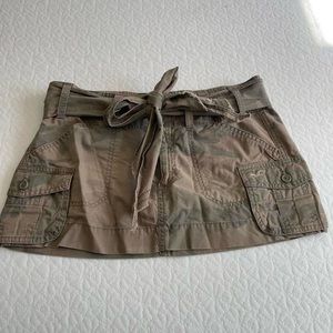 2000s vintage Hollister camo cargo low rise mini skirt 🤍